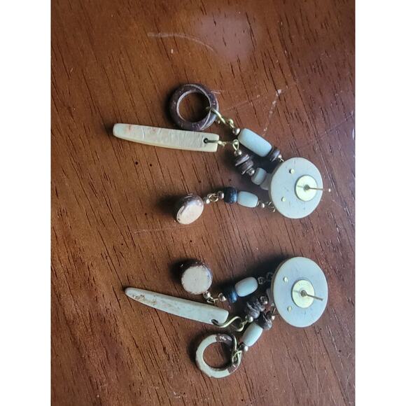 Vintage handmade in the Philippines wooden dang hanging earrings Boho Tropical - Picture 5 of 6